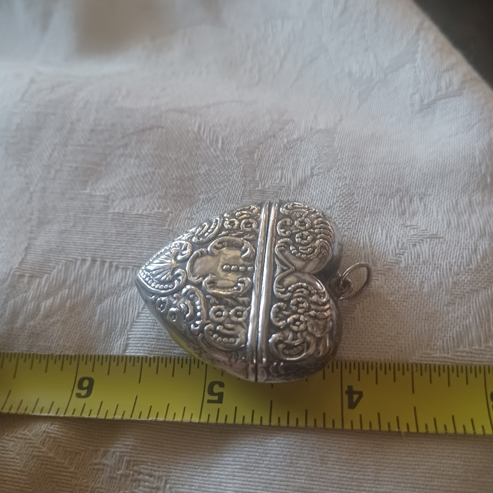 Vintage Heart Shaped Pill/Snuff Repousse Pendant, Sterling Silver - Picture 8 of 9